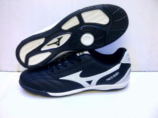 Sepatu Futsal Mizuno Warna Hitam List Putih u/ pri