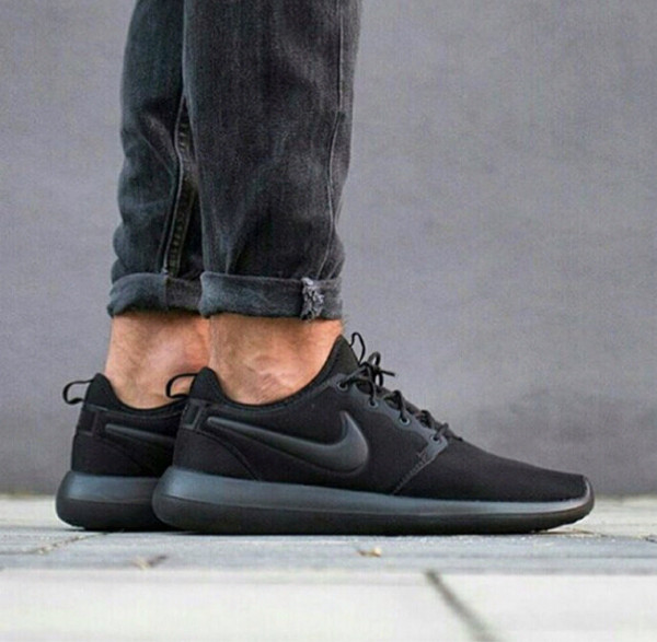 roshe two triple black