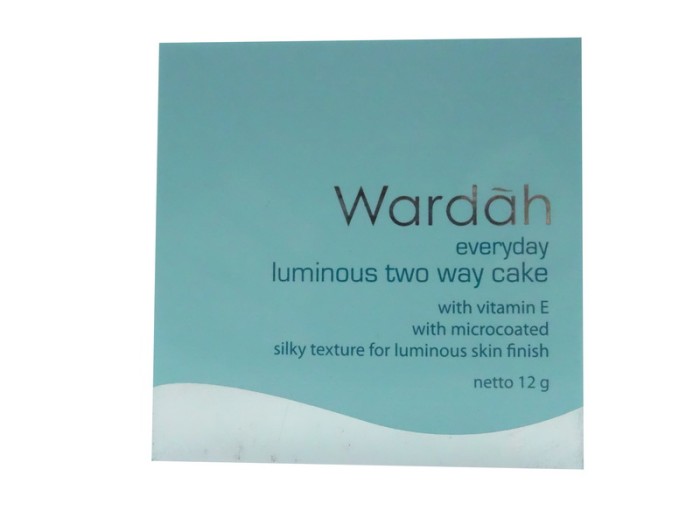 Wardah Everyday Luminous Two Way Cake02 Beige Raisya Update Daftar Source · WARDAH EVERYDAY LUMINOUS TWO WAY CAKE 04 LIGHT IVORY 12GR