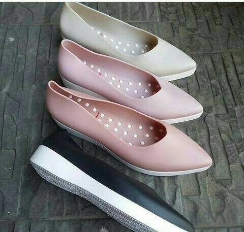 Jual Sepatu Jelly Shoes Karet Wanita Import Polkadot jual sepatu jelly shoes karet wanita import polkadot
