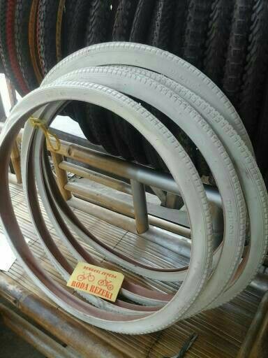 jual ban luar sepeda onthel putih ukuran 28x1 2 ontel kece kurnia jual ban luar sepeda onthel putih ukuran 28x1 2 ontel kece kurnia
