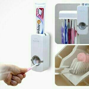Dispenser Odol & tempat sikat gigi di kamar mandi modern dan mewah