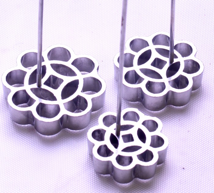 Cetakan Kembang Goyang Stainless Stell Anti Lengket - Satu Set Isi 3