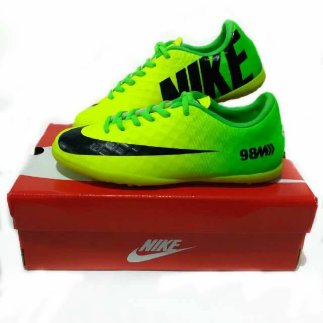 gambar sepatu futsal nike hypervenom