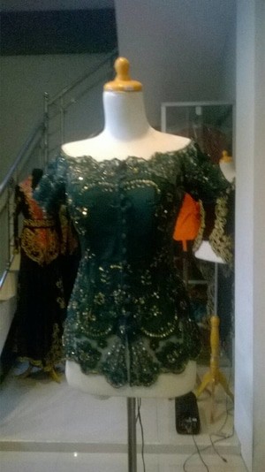 Katalog Kebaya Wisuda Travelbon.com Katalog Kebaya Wisuda Travelbon.com