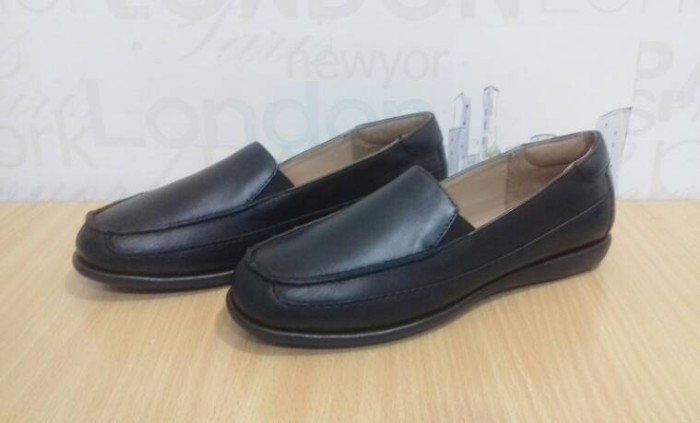Sepatu Hush Puppies Black size 37