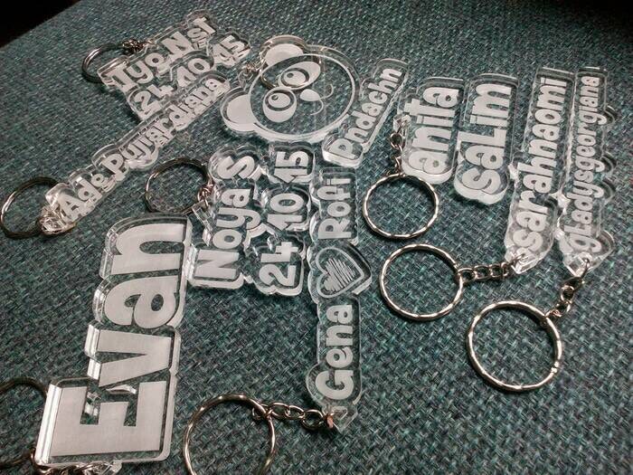 jual gantungan kunci custom nama logo akrilik acrylic jual gantungan kunci custom nama logo akrilik acrylic