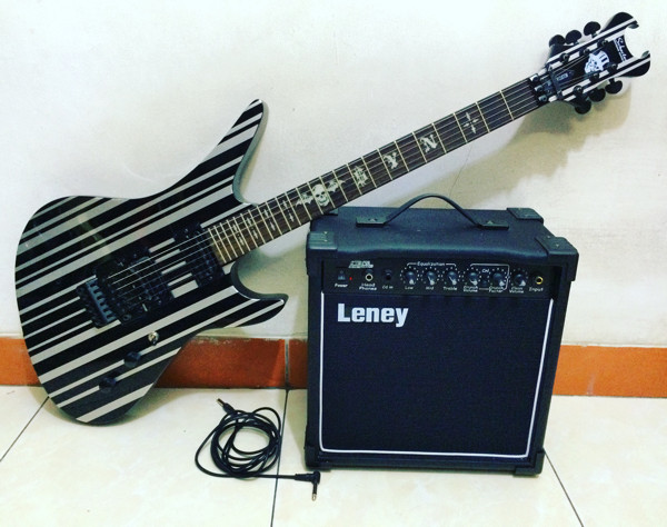 Unduh 7300 Gambar Gitar Synyster Gates Terbaru Gratis