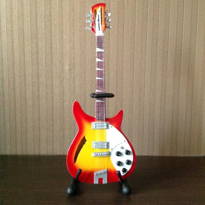 Katalog Gitar Rickenbacker Hargano.com Katalog Gitar Rickenbacker Hargano.com