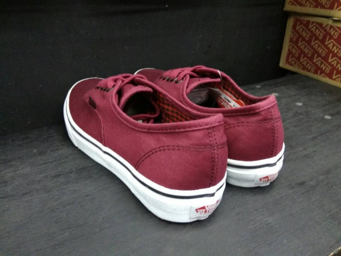 vans merah maroon