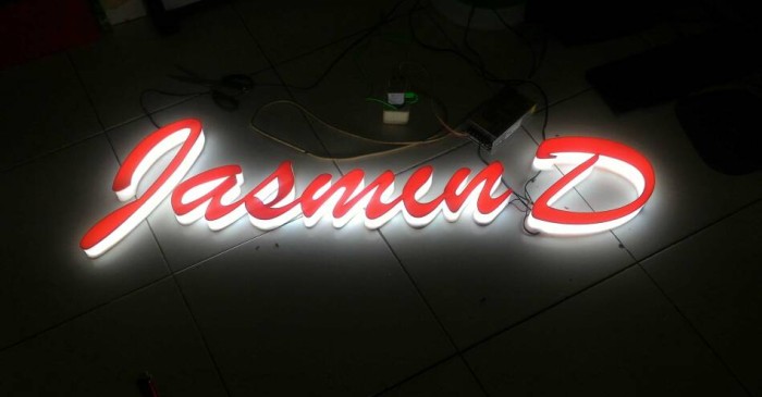 Huruf timbul neon