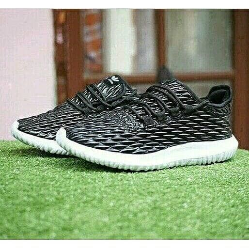 sepatu adidas tubular shadow