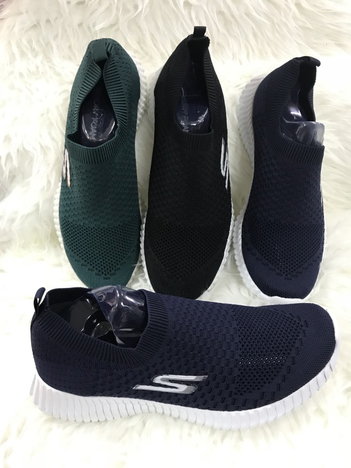 Jual NEW Skechers kaos kaki slip on sepatu cowo sneakers Jual NEW Skechers kaos kaki slip on sepatu cowo sneakers