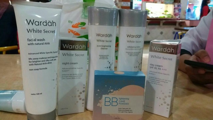Harga Bedak Wardah White Secret Travelbon.com Harga Bedak Wardah White Secret Travelbon.com