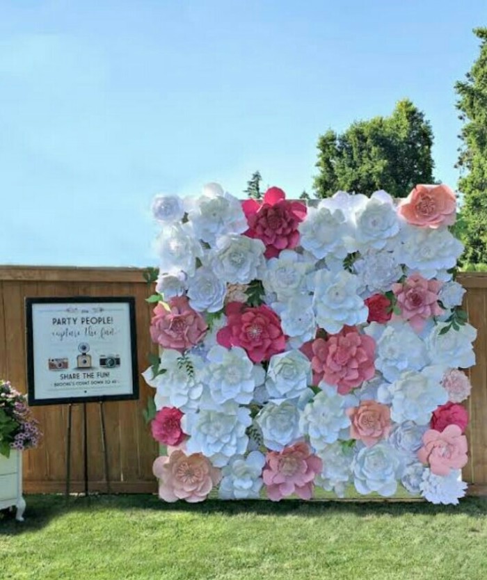 jual paper flower paket 40 pcs giant paper flower backdrop photo booth kab bogor galery cantik dan unik tokopedia paper flower photo booth