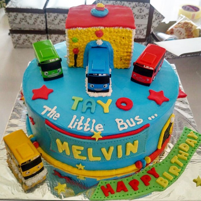 Jual cake ulang tahun tayo  bus mix buttercream and 