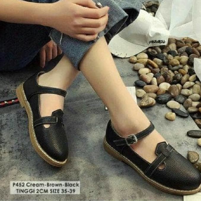 SEPATU WANITA DOCMART FELICIA HITAM