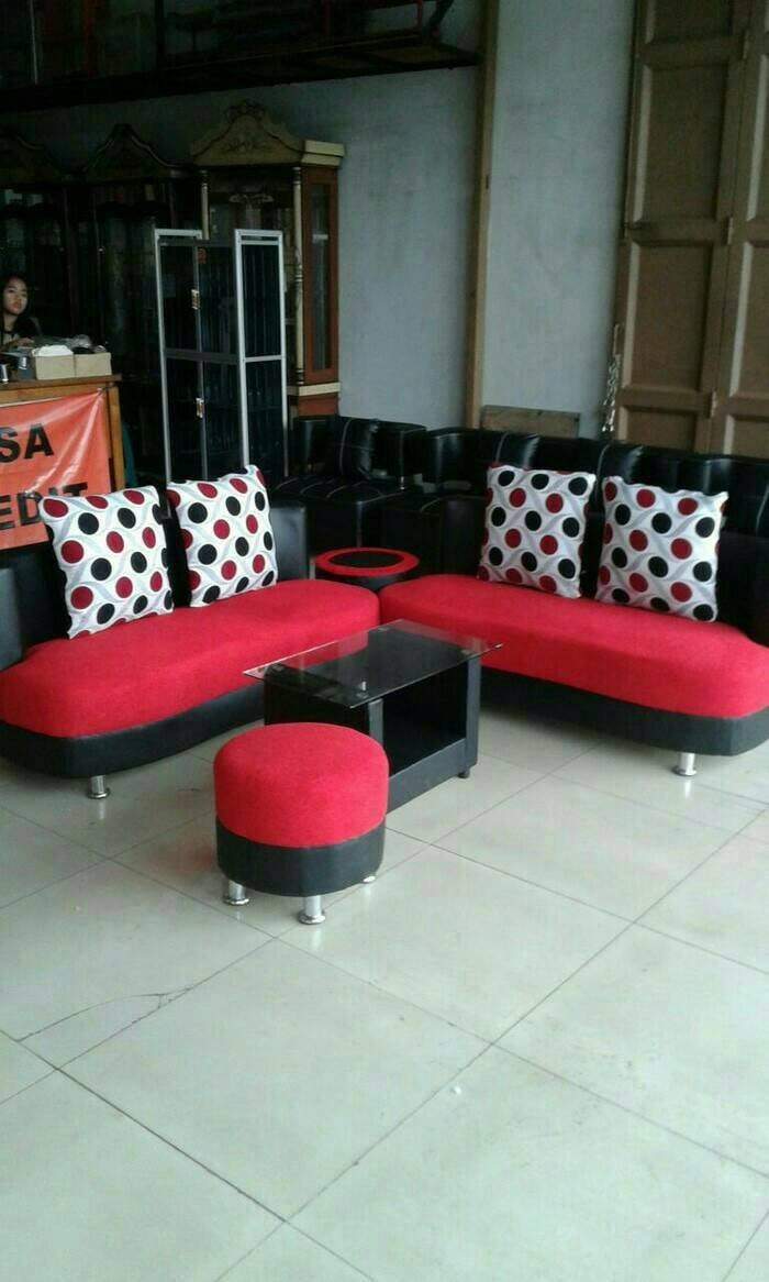 Jual Ready Sofa Sudut Minimalis Merah Hitan Bantal Dadu