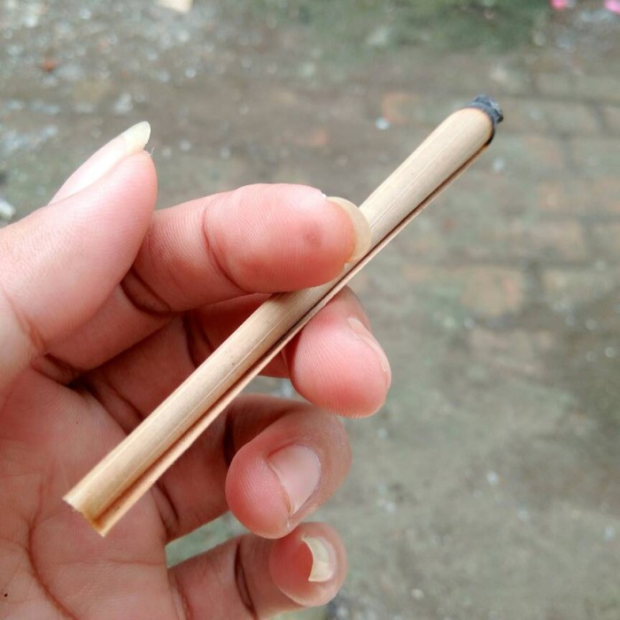 jual daun klobot kawung wangi cap bpk muka biru papier kertas rokok klaras isnaya store jual daun klobot kawung wangi cap bpk muka biru papier kertas rokok klaras isnaya store