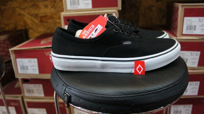 vans authentic black dope