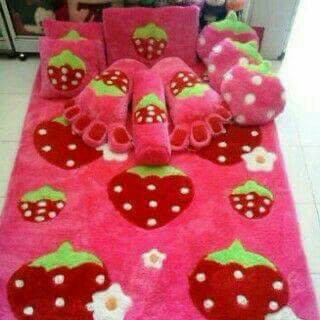 KARPET KARAKTER ( strawbery 1 )