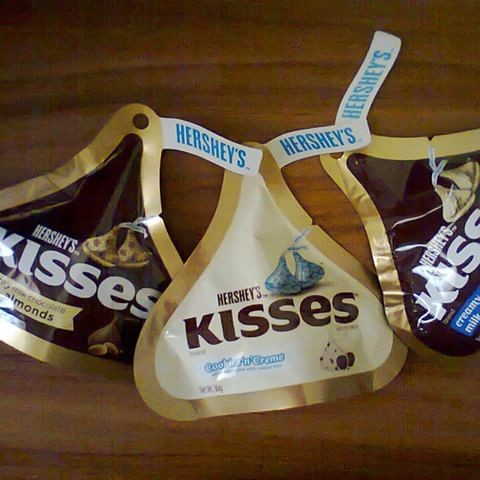 9000+ Gambar Coklat Kisses Almond 9000+ Gambar Coklat Kisses Almond