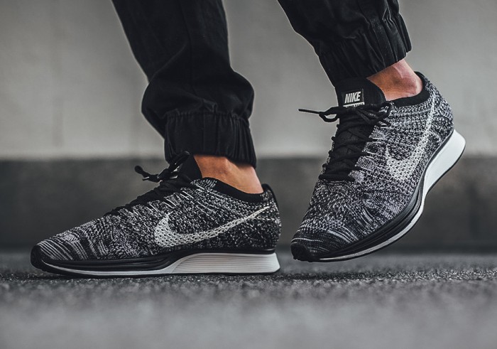 nike flyknit racer oreo