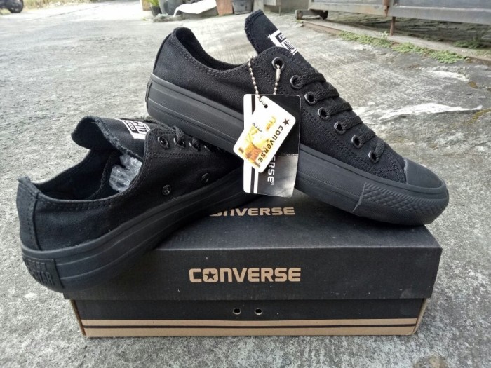 chuck taylor low top black