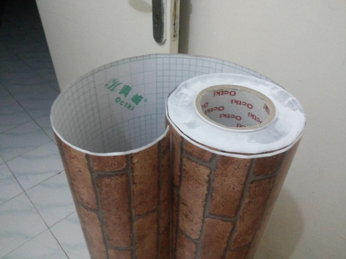 jual wallpaper sticker motif batu bata merek octki. balikpapan