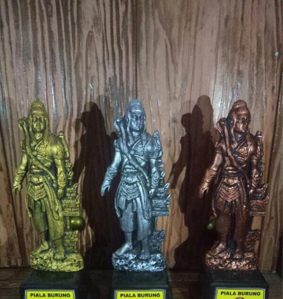 Jual Trophy Burung 2d Jakarta Selatan Trophy Dan Sangkar