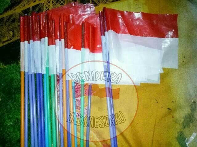 63 Gambar Orang Pegang Bendera Merah Putih Paling Bagus 63 Gambar Orang Pegang Bendera Merah Putih Paling Bagus