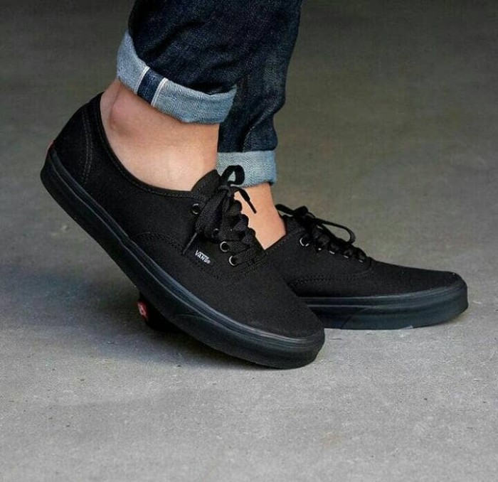 vans authentic triple black