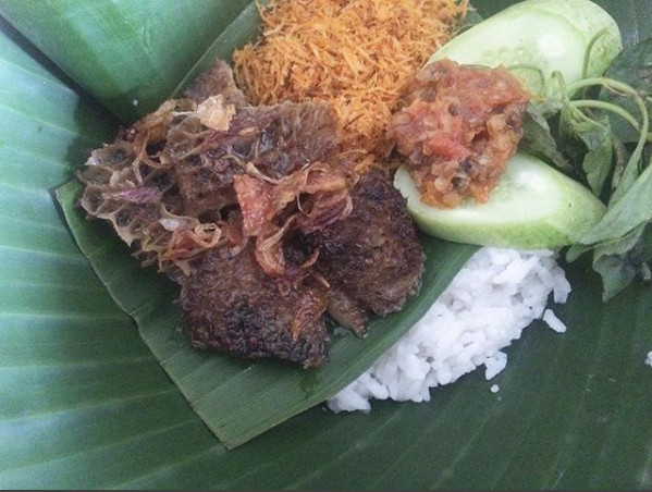 Pasarkan Produk Olahan Ceker Ayam Secara Online