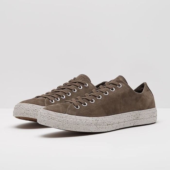 chuck taylor smoke