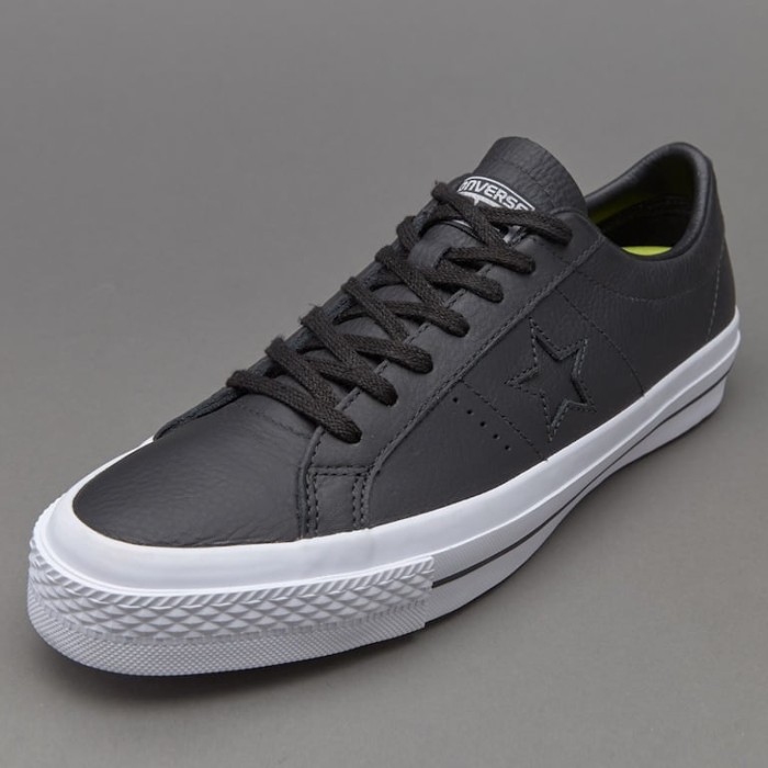 cons one star black