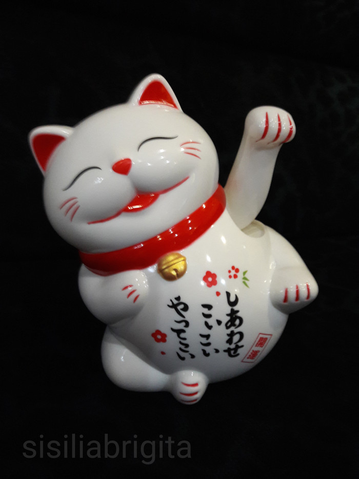 Gloria Bellucci - Magnet Kulkas Jakarta Indonesia. Source · Maneki neko kucing hoki berdiri lucu krem 14 cm