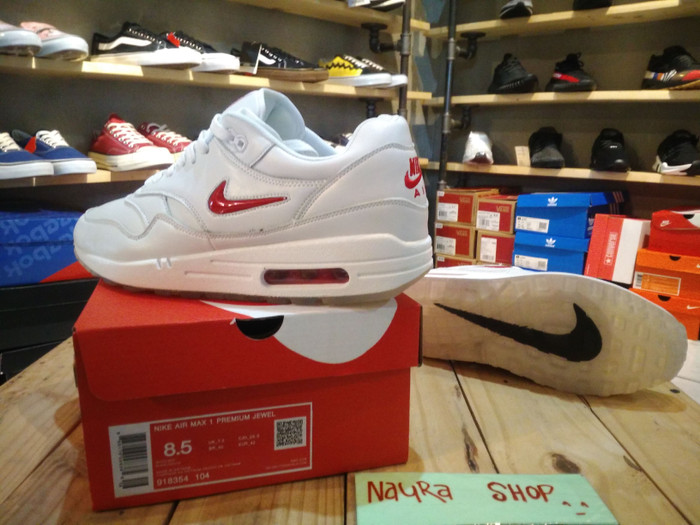 Jual Nike Air Max 1 Jewel White Red 918354 104 Sneaker Sport Grade Original Kota Bandung Socca Shoes | Tokopedia Jual Nike Air Max 1 Jewel White Red 918354 104 Sneaker Sport Grade Original Kota Bandung Socca Shoes | Tokopedia