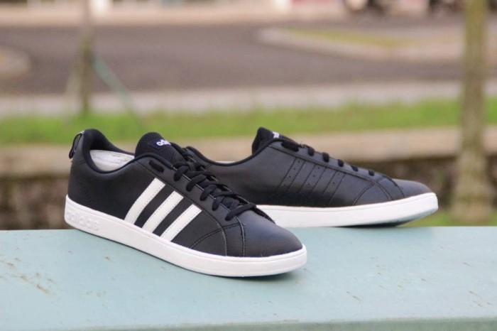 adidas advantage black and white
