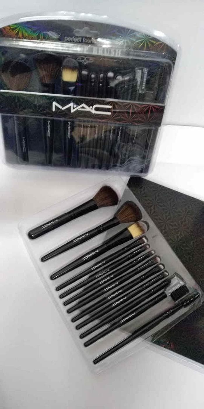 kuas set isi 12 pcs MAC mika papan original