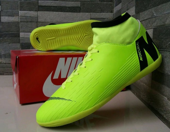 6 Merek Sepatu Futsal Keren Dengan Harga Terjangkau Bukareview