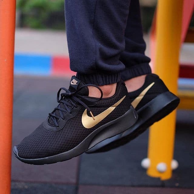nike tanjun black gold original