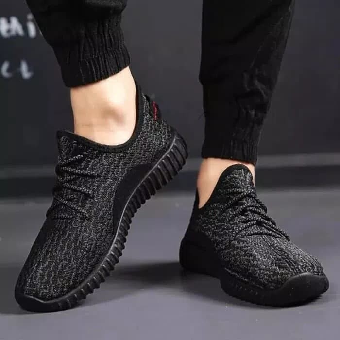 Jual Sepatu Adidas Yezzy Hitam/ Sepatu Yzy/ Sepatu Pria