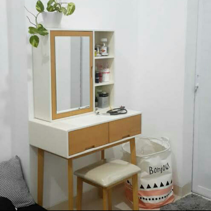 dresser table with mirror