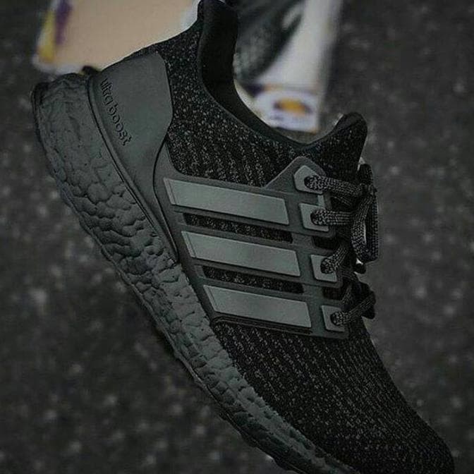 ultra boost hitam