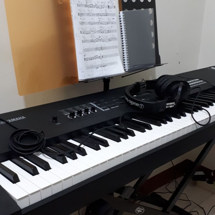 Jual Yamaha Mx88 Synthesizer Digital Piano Piano Elektrik Synth Modx Kota Bogor Kampoeng Radiokomunikasi Tokopedia