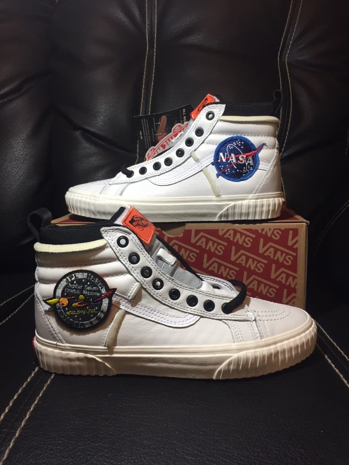 harga vans x nasa