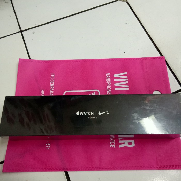 Foto Produk Apple watch series 3 38MM Nike new garansi 1 tahun (MQKY2ZP/A) dari vivi cellular