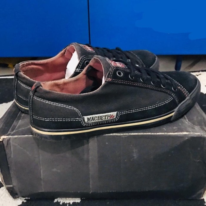 macbeth tom delonge shoes