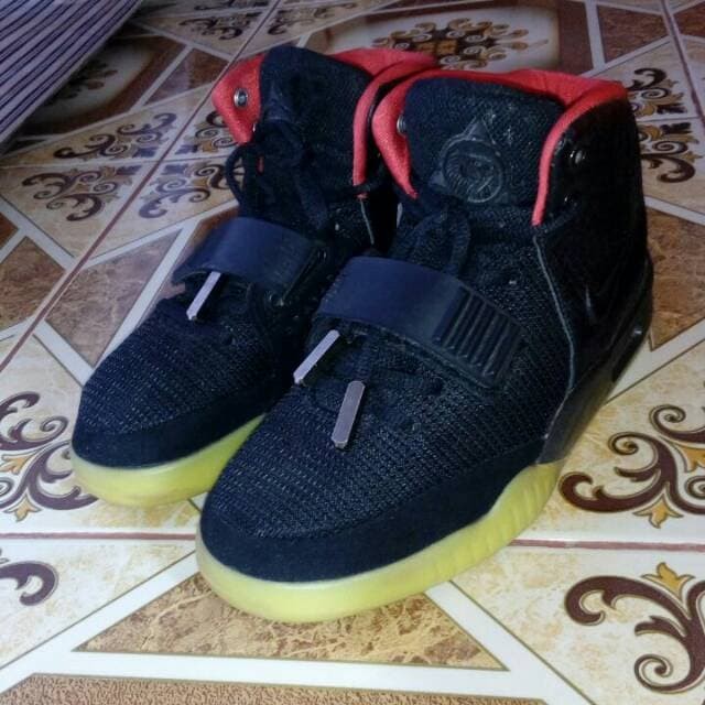 harga sepatu nike yeezy original