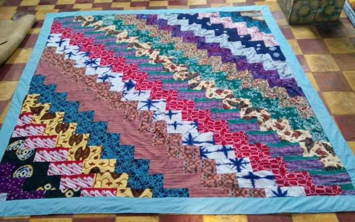 Hasil gambar untuk membuat selimut dari kain perca